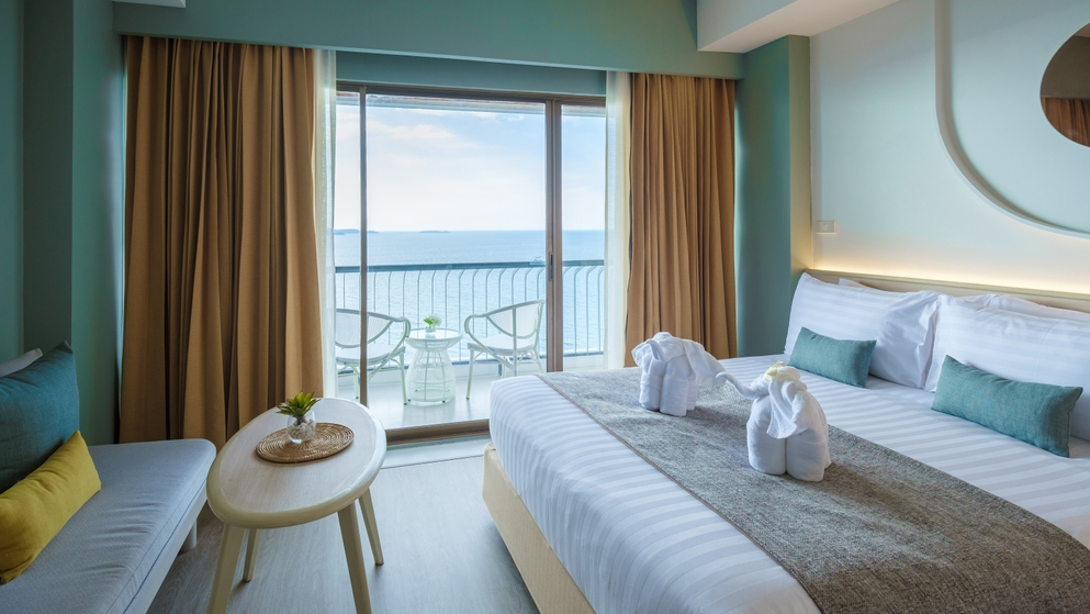 rooms and suites