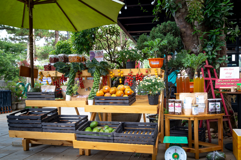food and fashion stalls
